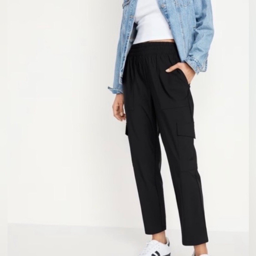 Old Navy Black Women's Joggers - Picture 2 of 15